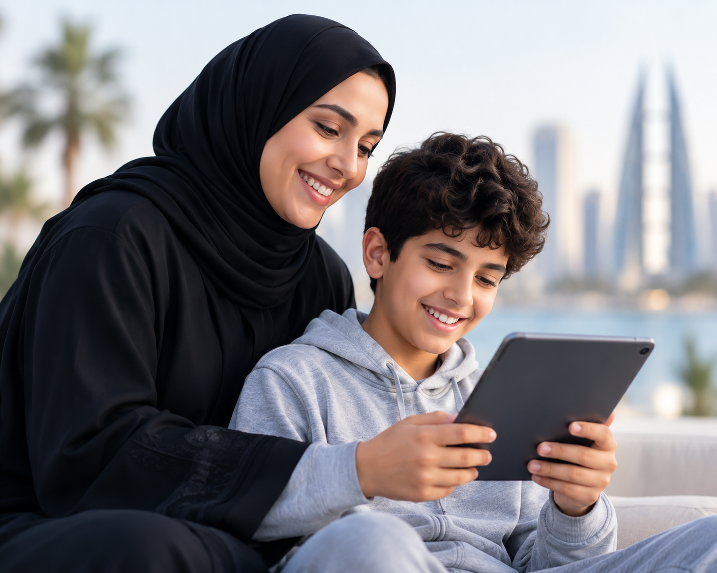 أم وابنها يستخدمان واجبات